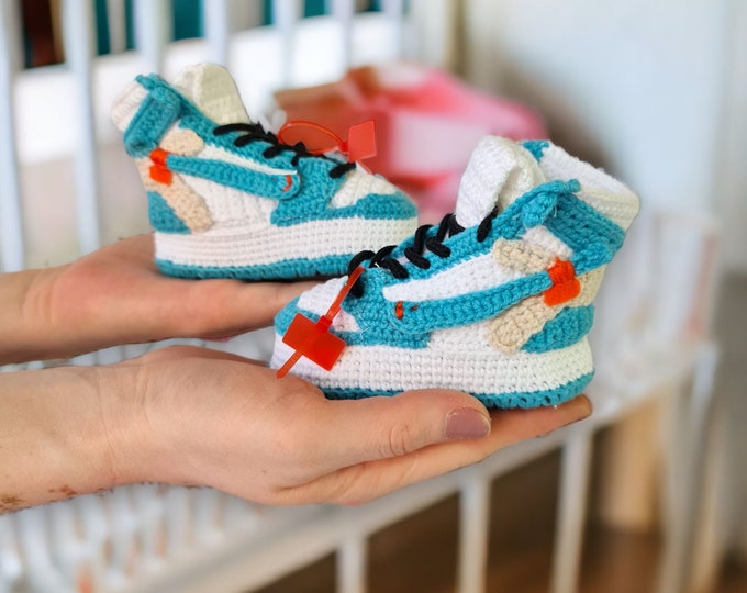 Personalized Baby Sneakers, Custom Newborn Booties, New Baby Gift, First Time Moms, Baby Shower Present, Birth Announcement, Boy/Girl Gifts