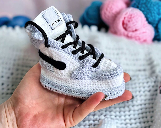 Personalized Crochet Baby Sneakers | Custom Knitted Sports Shoes Newborns | Welcome Baby Gift | Baby Photography Prop | Baby Winter Booties