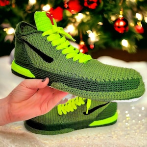 Kobe Grüne Weihnachts Sneakers - Benutzerdefinierte Mamba Stil Retro Basketball Schuhe - Weihnachtsgeschenk für Sneakerheads - Urban 24 Outfit - Plüsch Sneakers