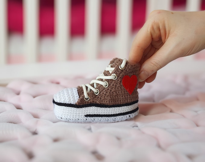 Crochet Baby Sneakers Booties, Newborn Gift for Boy/Girl, Gift for New Parents, Custom Baby Birthday Announcement Gifts, Personalized Socks