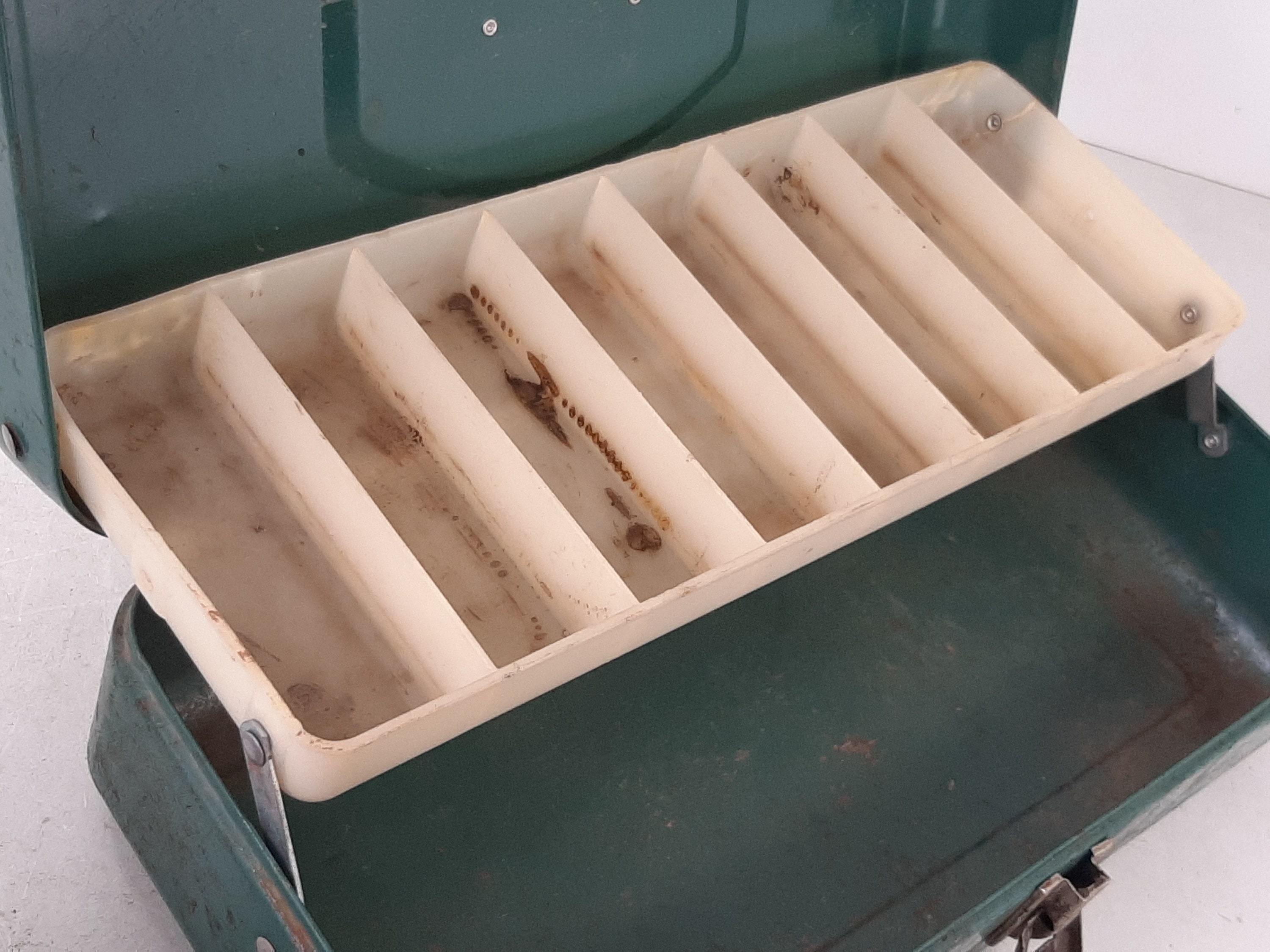 Vintage Victor Metal Tackle Box With One Plastic Tray by Atco, Lititz, PA,  13.5 X 6.5 X 4, No Dents, Lots of Wear & Stains, Some Corrosion 