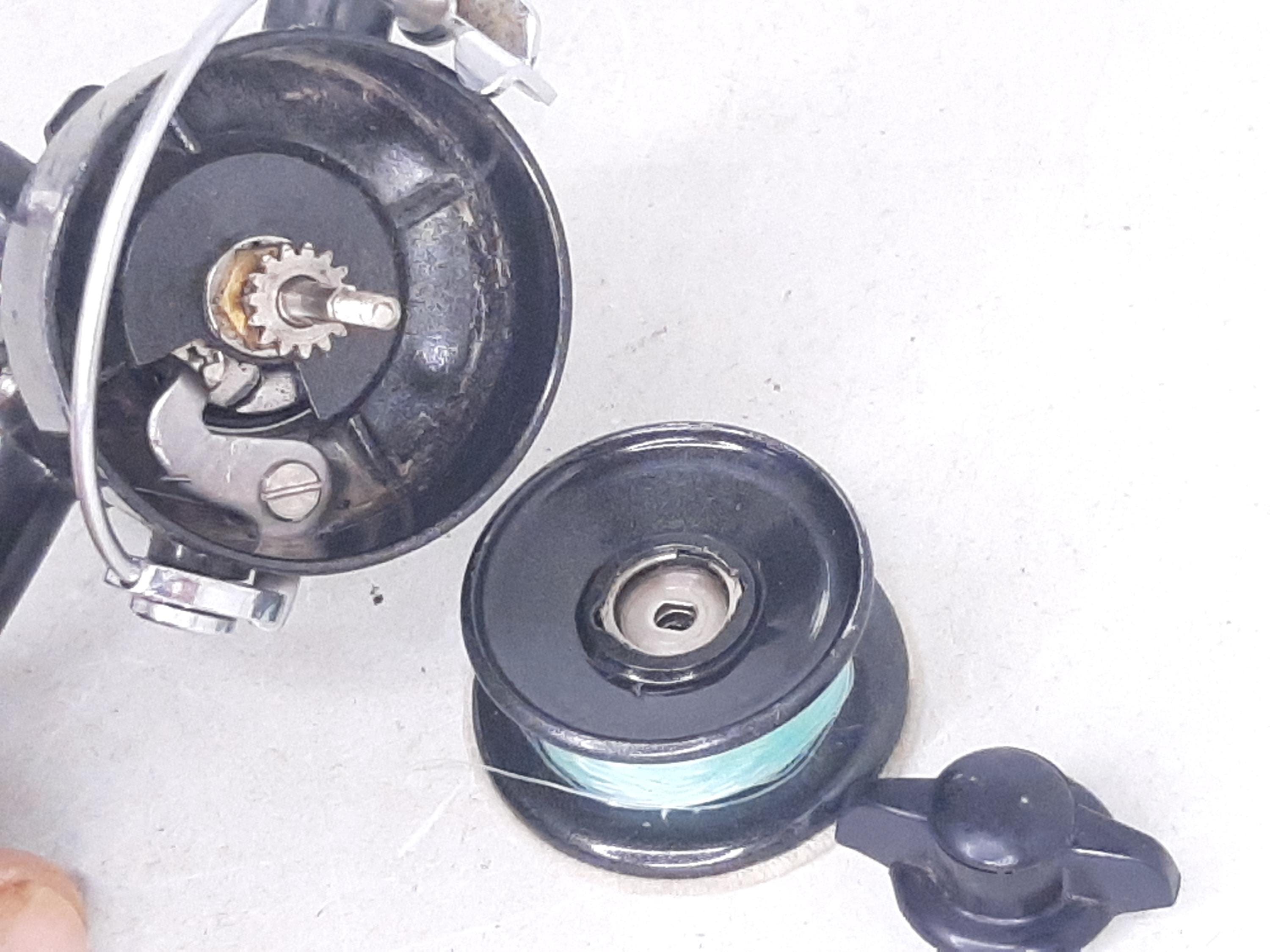 Vintage Shakespeare Ball Bearing 2200 Ultra Light Spinning Reel