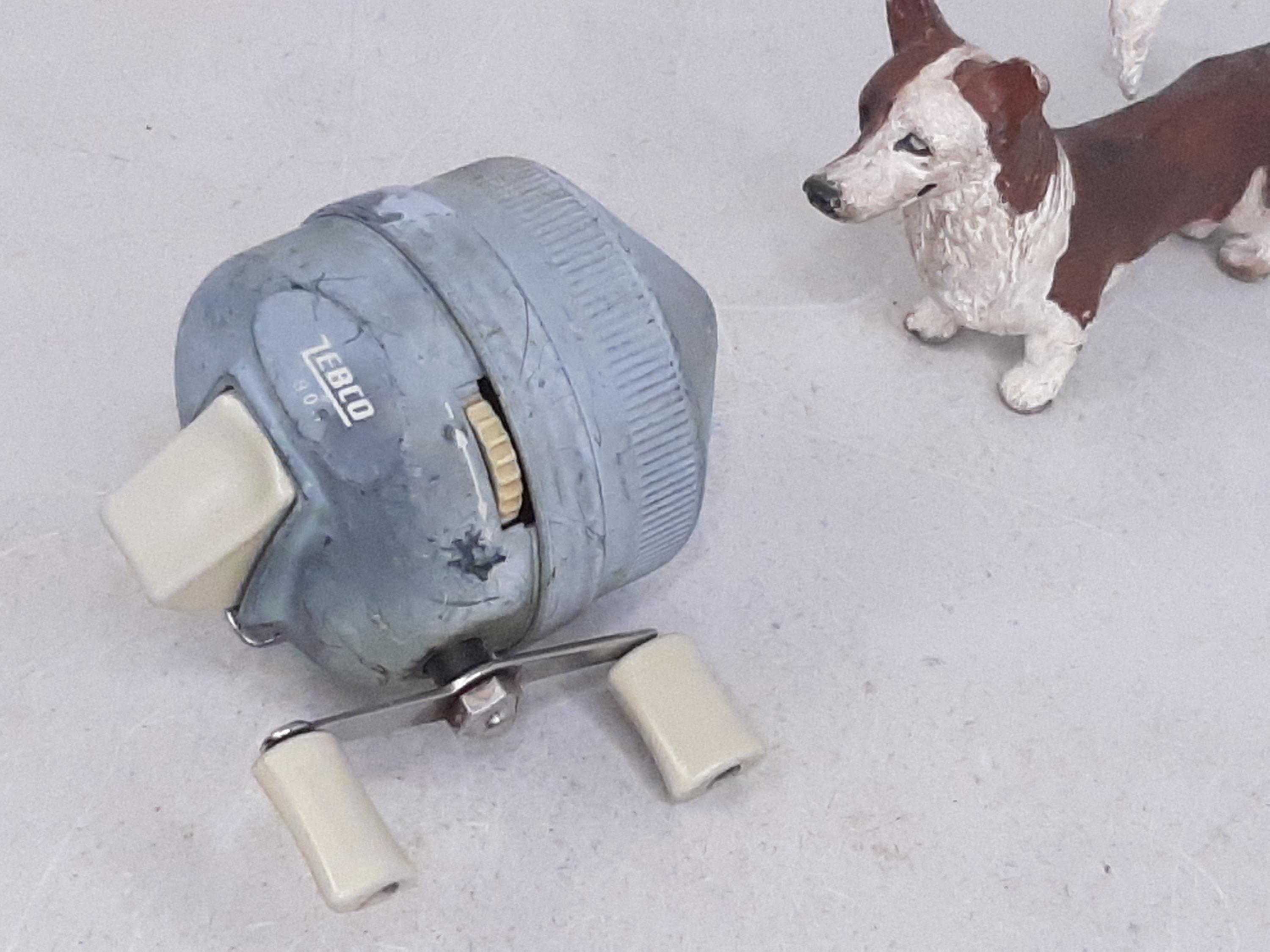 開業サポート！BELEX-08 Vintage Zebco 808 With Metal Reel Foot, Was Black- Exterior Faded