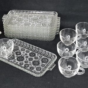 Set of 7 Vintage Anchor Hocking Glass Snack Plates & Cups, 11" x 6" Rectangular Plates with Colonial Lady Circular Pattern, Excellent