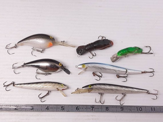 Vintage Fishing Lure Lot in Tackle Box, 19 Lures, Bait Knife