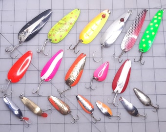 Lot of 18 Vintage Spoon Lures, Most are Brightly Colored and Unused, Daredevle, Red Eye, Lucky Strike, Luhr Jensen, Little Cleo, More