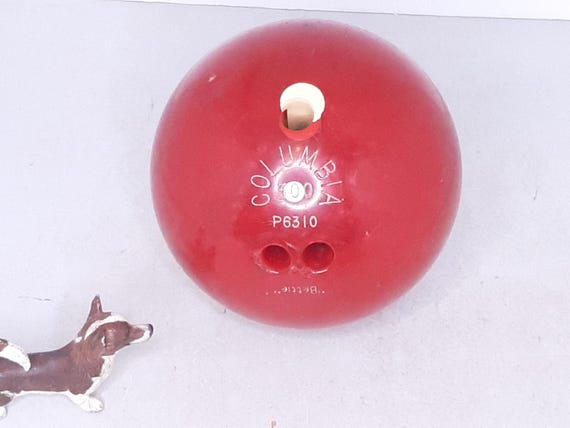USEDレッドボール104球 Vintage Columbia 300 White Dot Red Swirl Bowling Ball, Inscribed