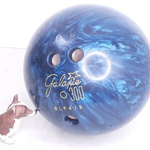 Vintage Galaxie 300 Blue Swirl Bowling Ball, 14lb 9oz Ball