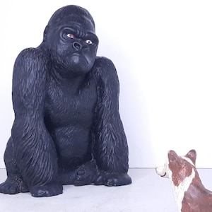 KONGTOBER 16 — Vintage King Kong chalkware bank