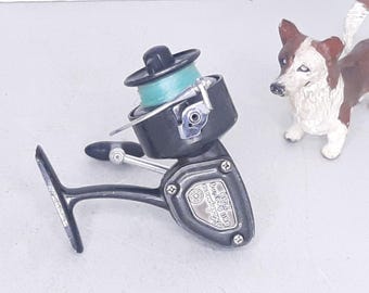 Vintage Shakespeare Ball Bearing 2200 Ultra Light Spinning Reel