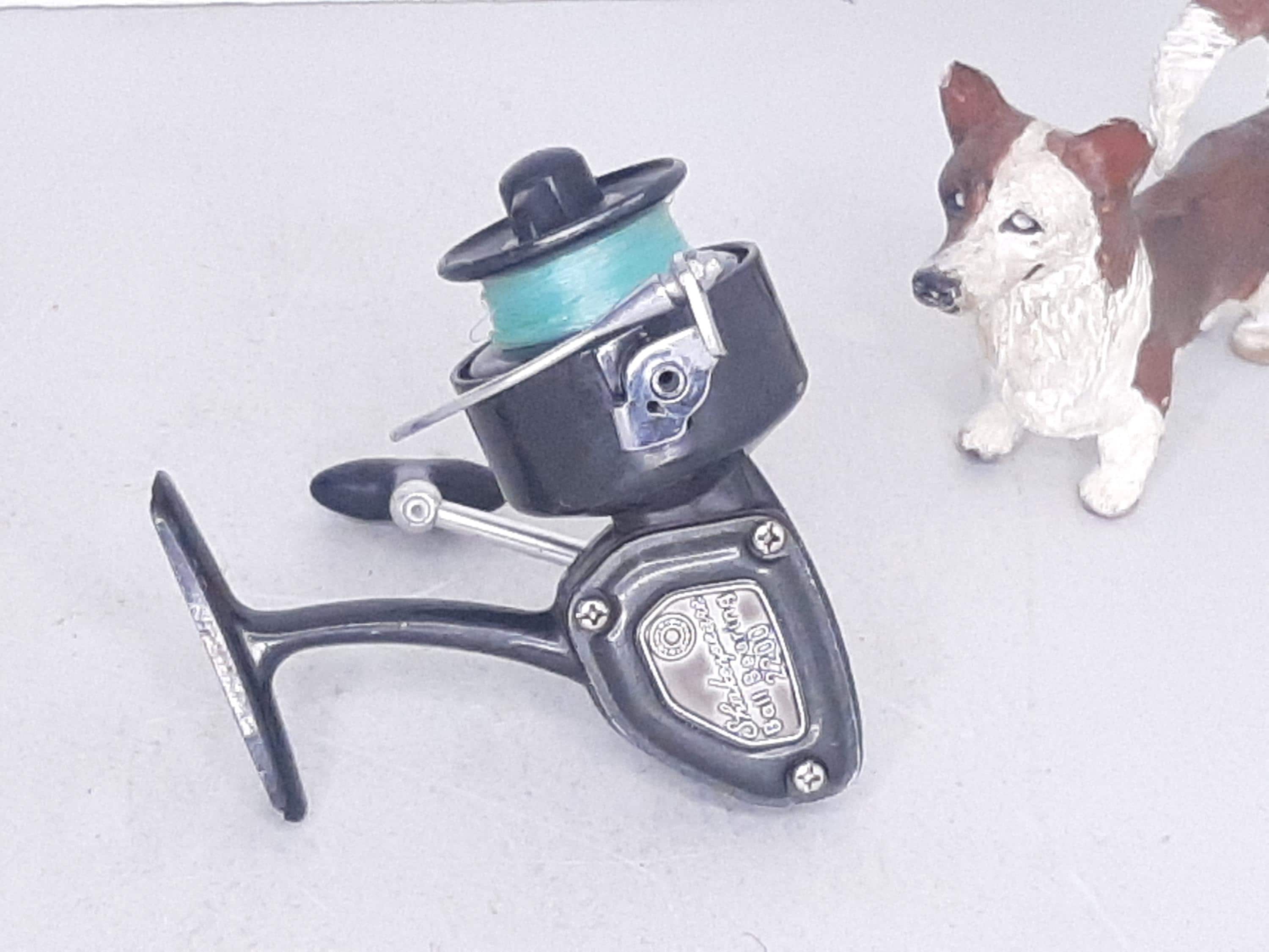 Vintage Shakespeare Ball Bearing 2200 Ultra Light Spinning Reel