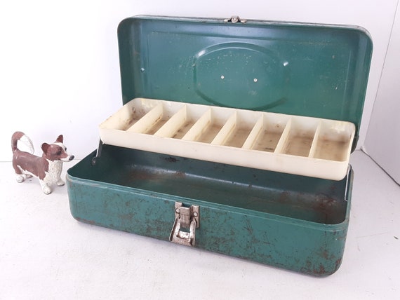 Vintage Victor Metal Tackle Box With One Plastic Tray by Atco, Lititz, PA,  13.5 X 6.5 X 4, No Dents, Lots of Wear & Stains, Some Corrosion 
