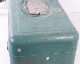 Vintage Victor Metal Tackle Box With One Plastic Tray by Atco, Lititz, PA,  13.5 X 6.5 X 4, No Dents, Lots of Wear & Stains, Some Corrosion -   Canada