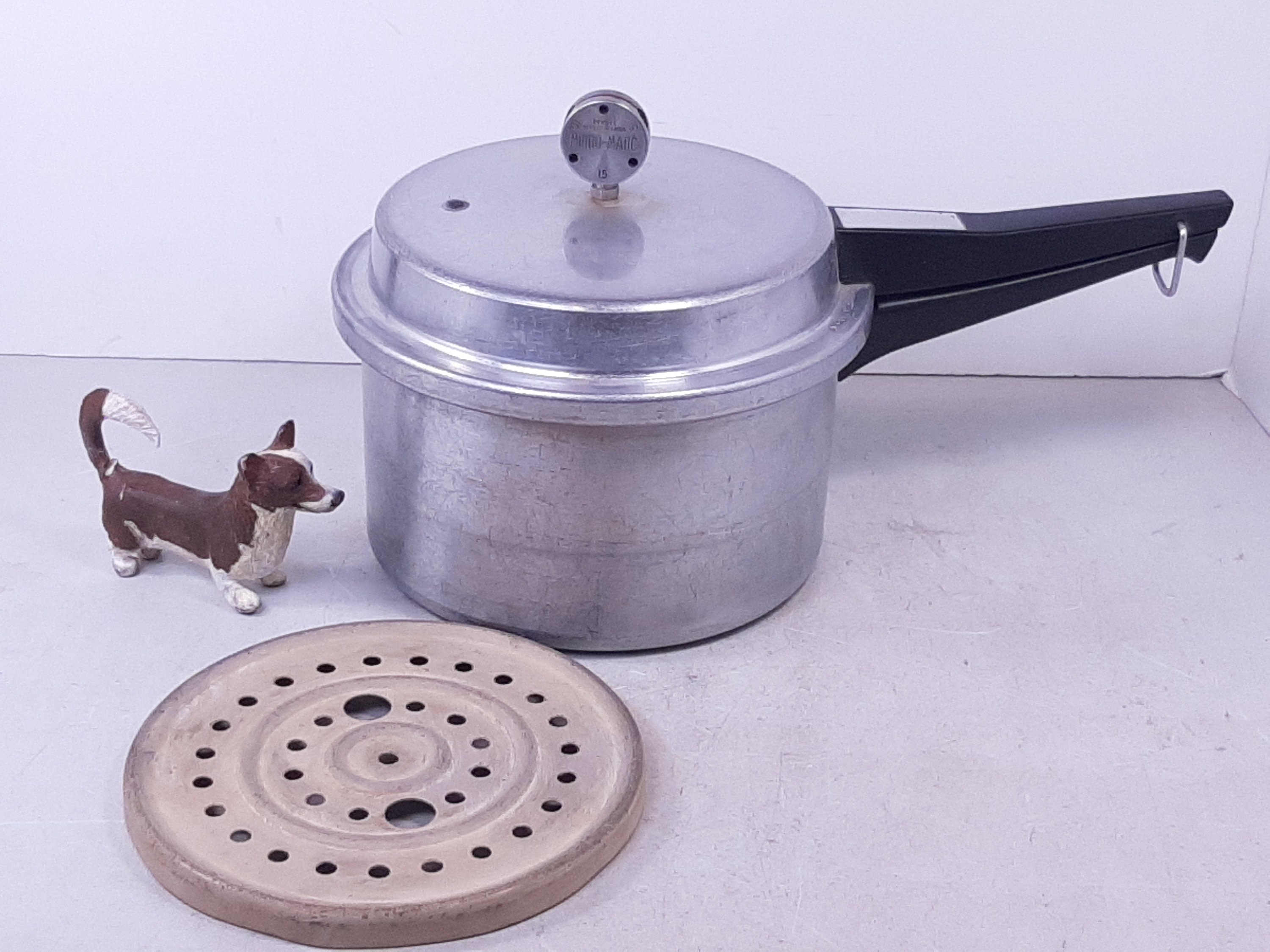 Vintage Mirro Matic Deluxe 4qt Pressure Cooker M 0294 With Rack and 5 10 15 Pound Jiggler Works New Gasket Lots of Superficial Wear Etsy