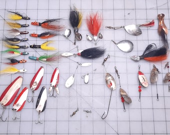 30pc. Vintage Fishing Lure Lot, 11 Hair Jigs, G.M. Skinner Spinner, South Bend; Prescott Live Bait Rigs, Wham Doodler Spoon, Shannon Spinner