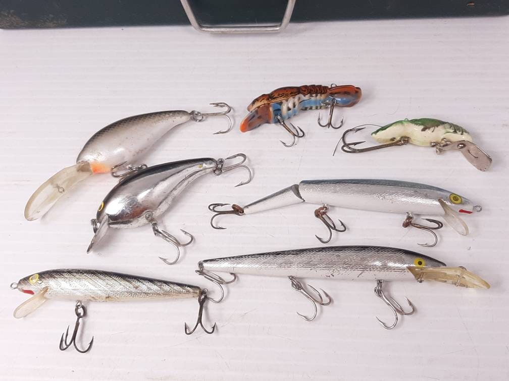 Vintage Fishing Lure Lot in Tackle Box, 19 Lures, Bait Knife