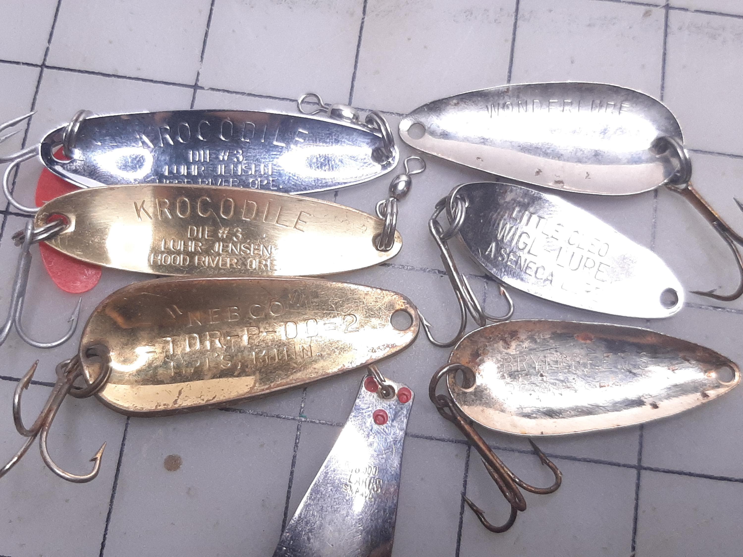 antique fishing lures spoons Lot of 18 Vintage Spoon Lures, Most Are Brightly Colored and Unused,  Daredevle, Red Eye, Lucky Strike, Luhr Jensen, Little Cleo, More