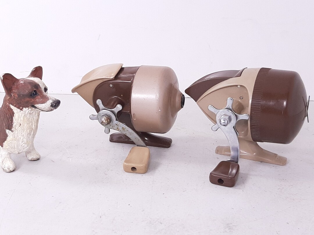 Two Vintage Kmart 200 Spincasting Reels With Star Drag Retro Etsy