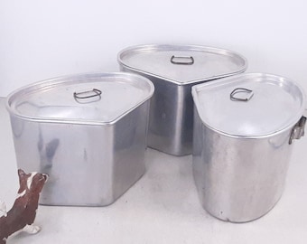 Set of 3 Vintage Wesr Ever Aluminum Triangular Pots with Lids, Very Good Condition, Discoloration and Mild Wear, No Dents,