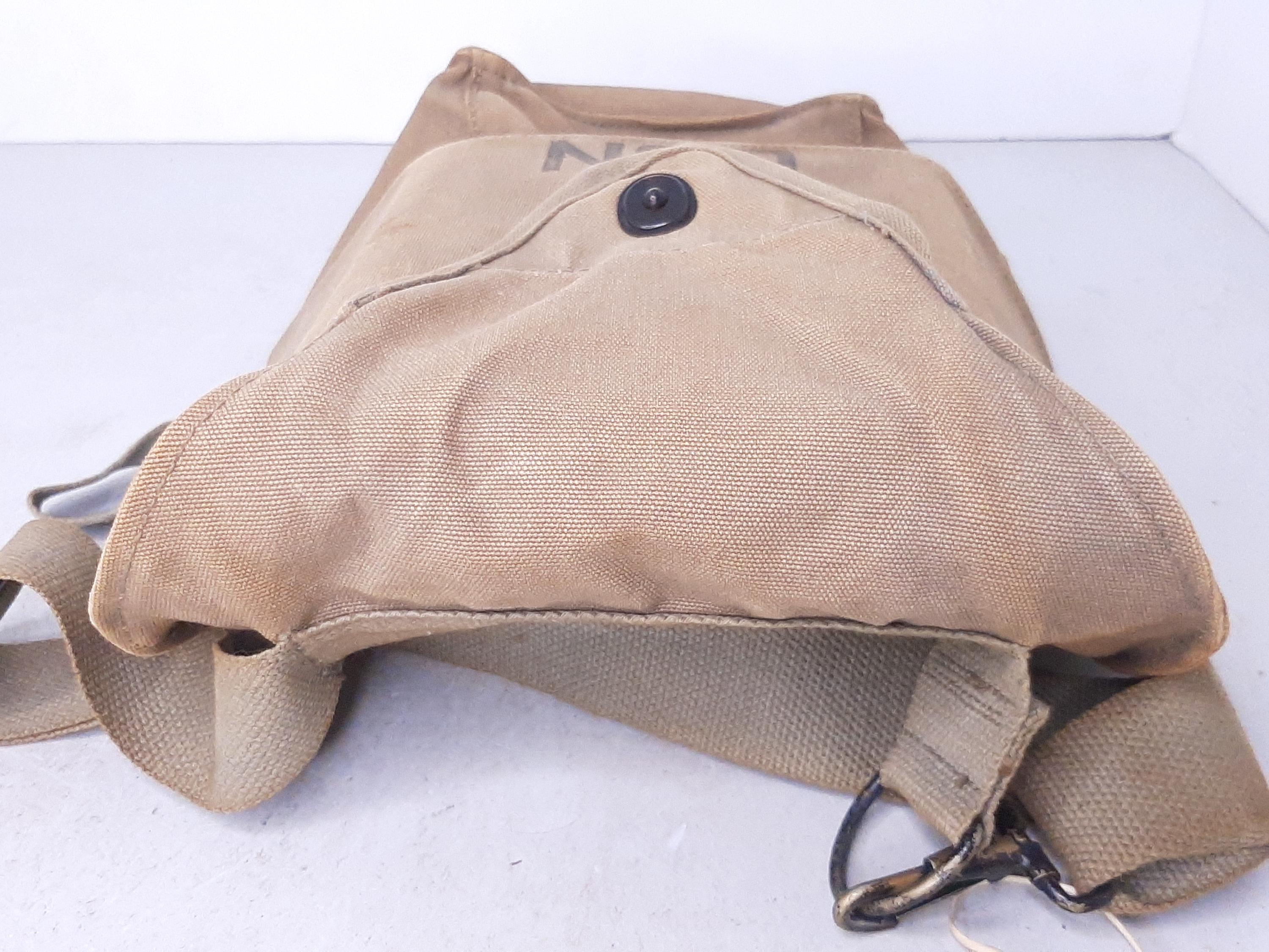 USN軍リアルガスマスク ND MARK V バッグ Vintage 1960s US Navy ND Mark V Gas Mask Military Vietnam