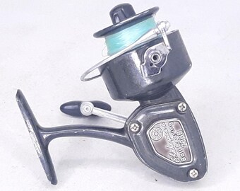 Vintage Shakespeare Ball Bearing 2200 Ultra Light Spinning Reel