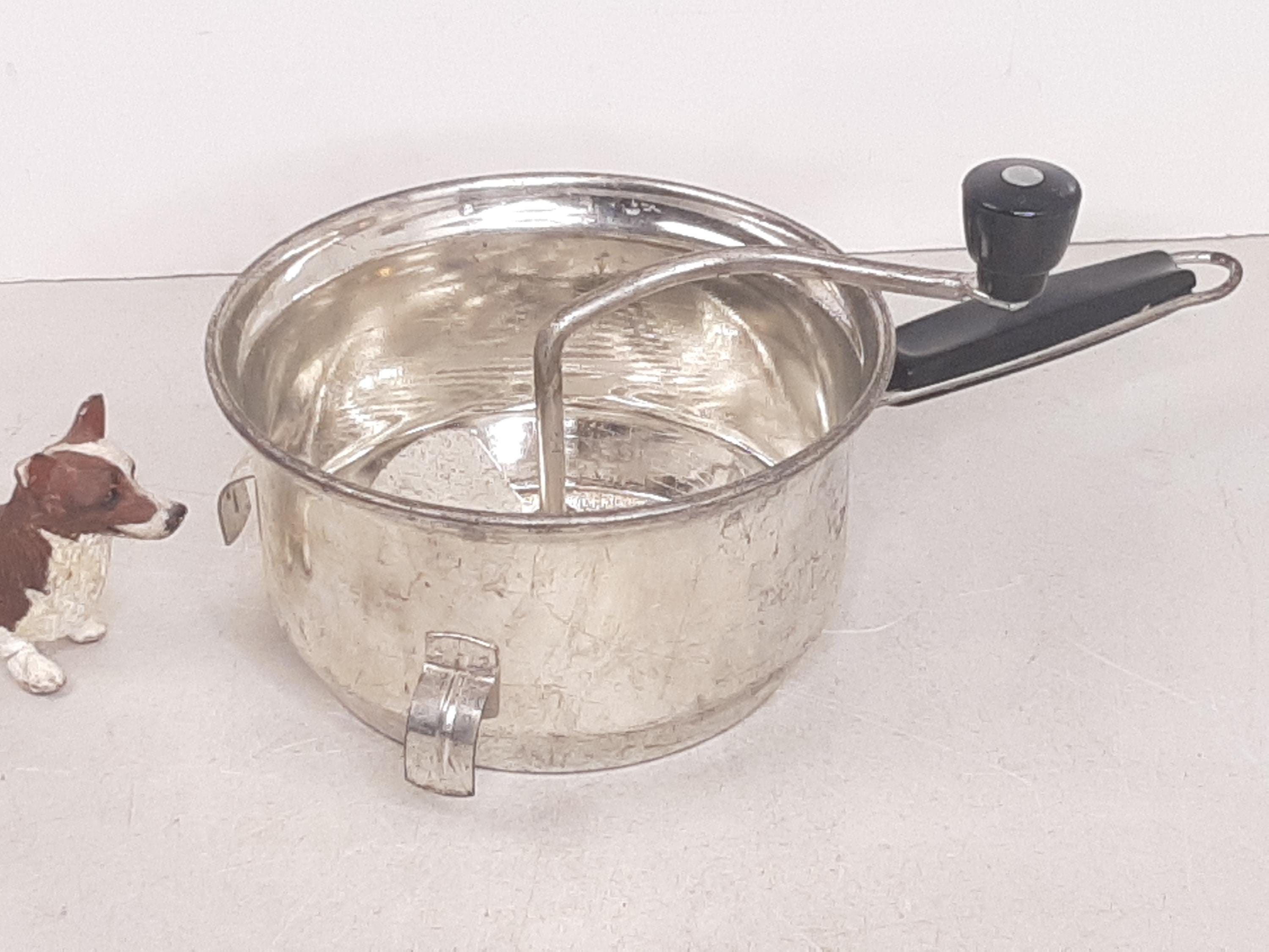 Vintage Foley Food Mill #101 with Bakelite Handles, 7.25" Diam, 2Qt Bowl, Very Good Condition, Vintage Food Ricer, Foley No. 101 Food Mill