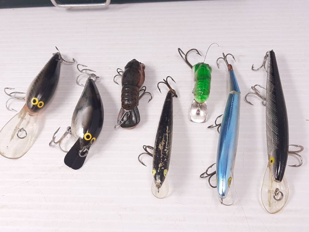 Vintage Fishing Lure Lot in Tackle Box, 19 Lures, Bait Knife