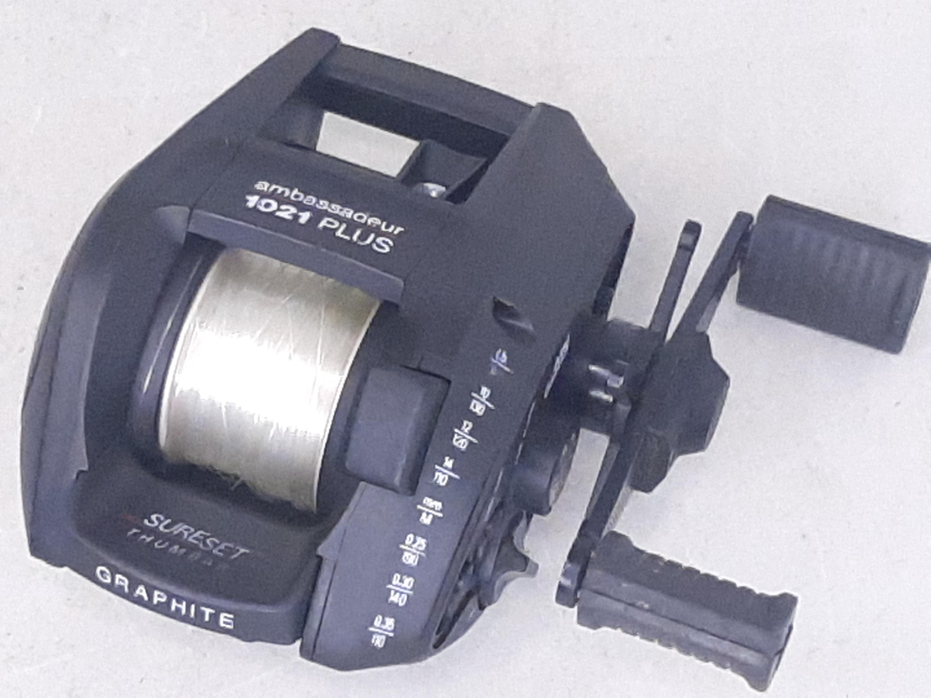 Vintage Ambassadeur 1021 Plus Baitcasting Reel, Multi Function