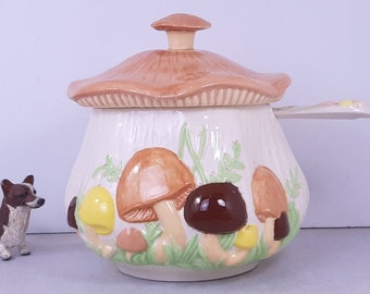 Vintage 1970s Arnel's Mushroom Motif Soup Tureen with Lid and Ladel, 9"H & 9" Diam. Pastel Colored Arnel's Mushroom, Excellent Condition,