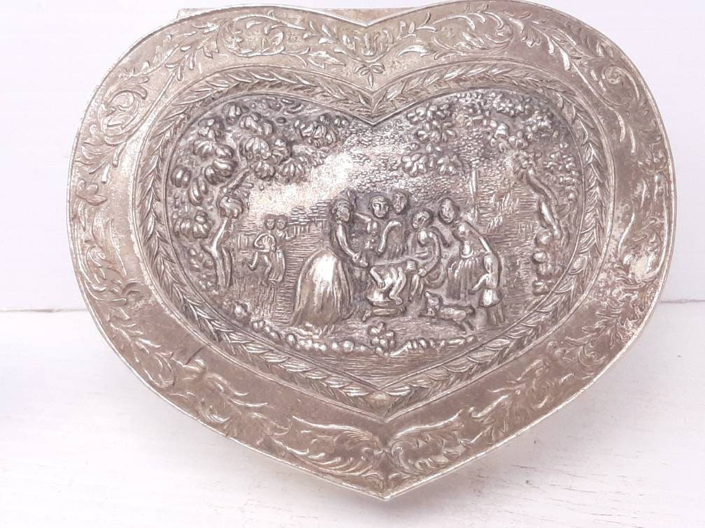 Boîte à Bijoux Vintage En Forme De Cœur - Métal Ouvragé, Sur Pieds - Occasion