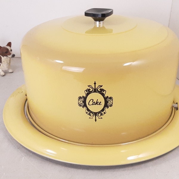 Vintage West Bend Harvest Yellow Aluminum Cake Tote with Locking Lid, 'Cake' on Lid, Excellent Used Condition, 10" Diameter Cake Keeper