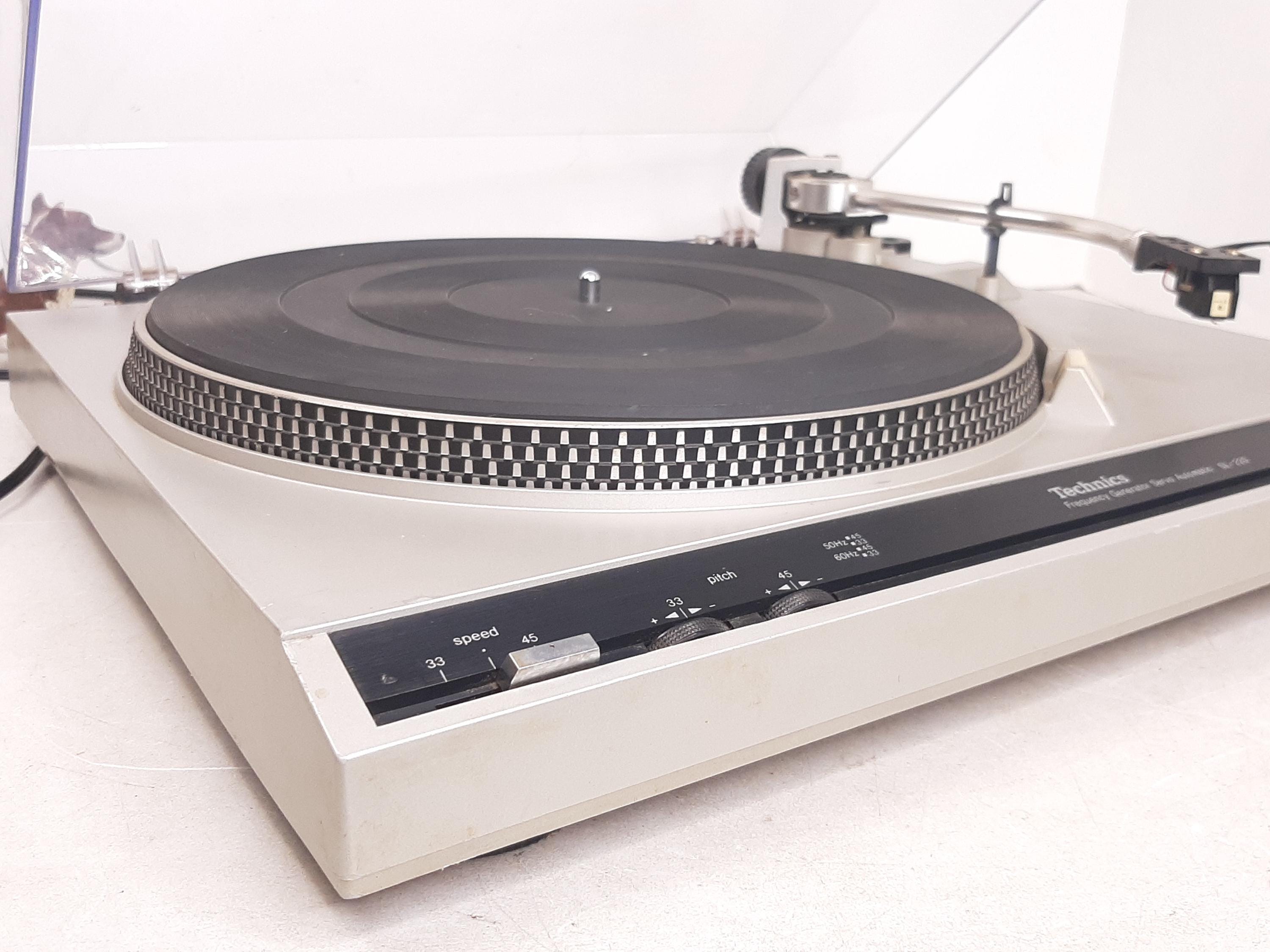 Technics SL-220 Belt-Drive Semi-Automatic Turntable