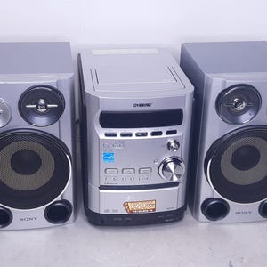 Vintage Sony CMT-HPZ9 5 CD Changer, Tape, Tuner, MP3 Input, Works