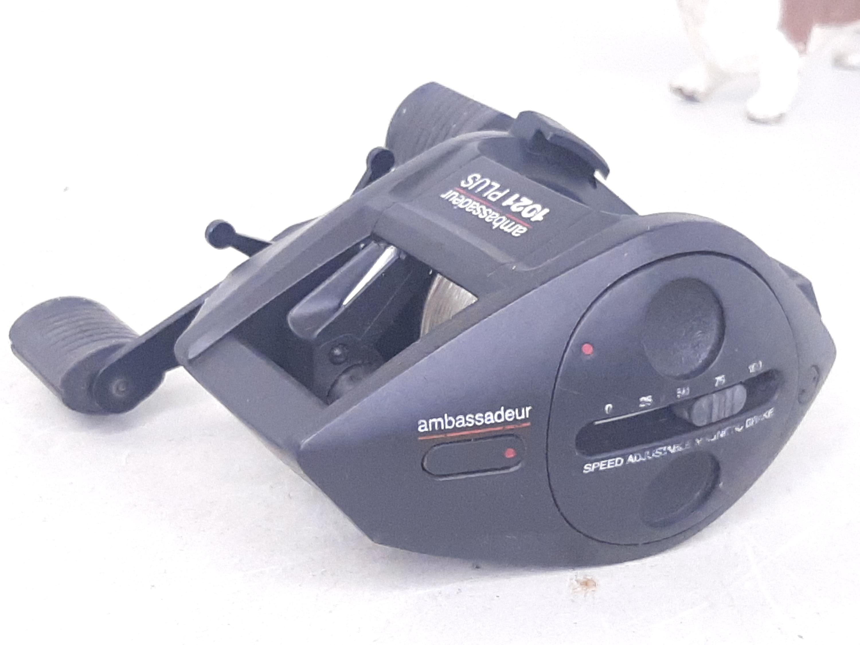 Vintage Ambassadeur 1021 Plus Baitcasting Reel, Multi Function