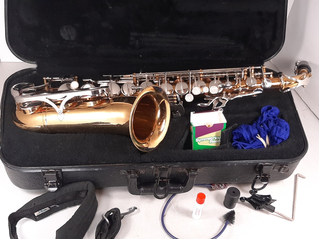 Vintage 70s King 660 Alto Saxophone With Case and Accessories