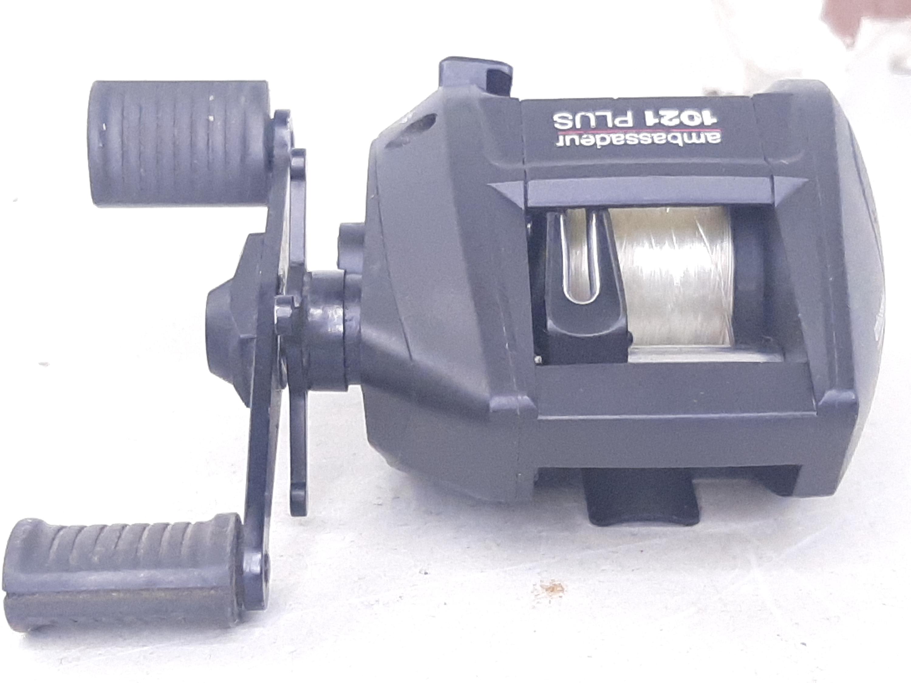Vintage Ambassadeur 1021 Plus Baitcasting Reel, Multi Function