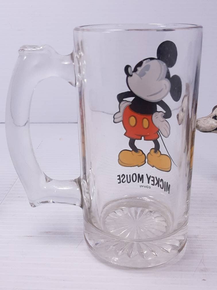 Disney Mickey Mouse Thumbs Up 17.5 oz Glass Mug