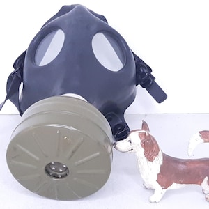 Vintage Rubber Gas Mask With Two Eyes and Zivilshutzfilter 68, for Display or Costume, One Hole Near Strap, Light Cracking, Vintage Gas Mask