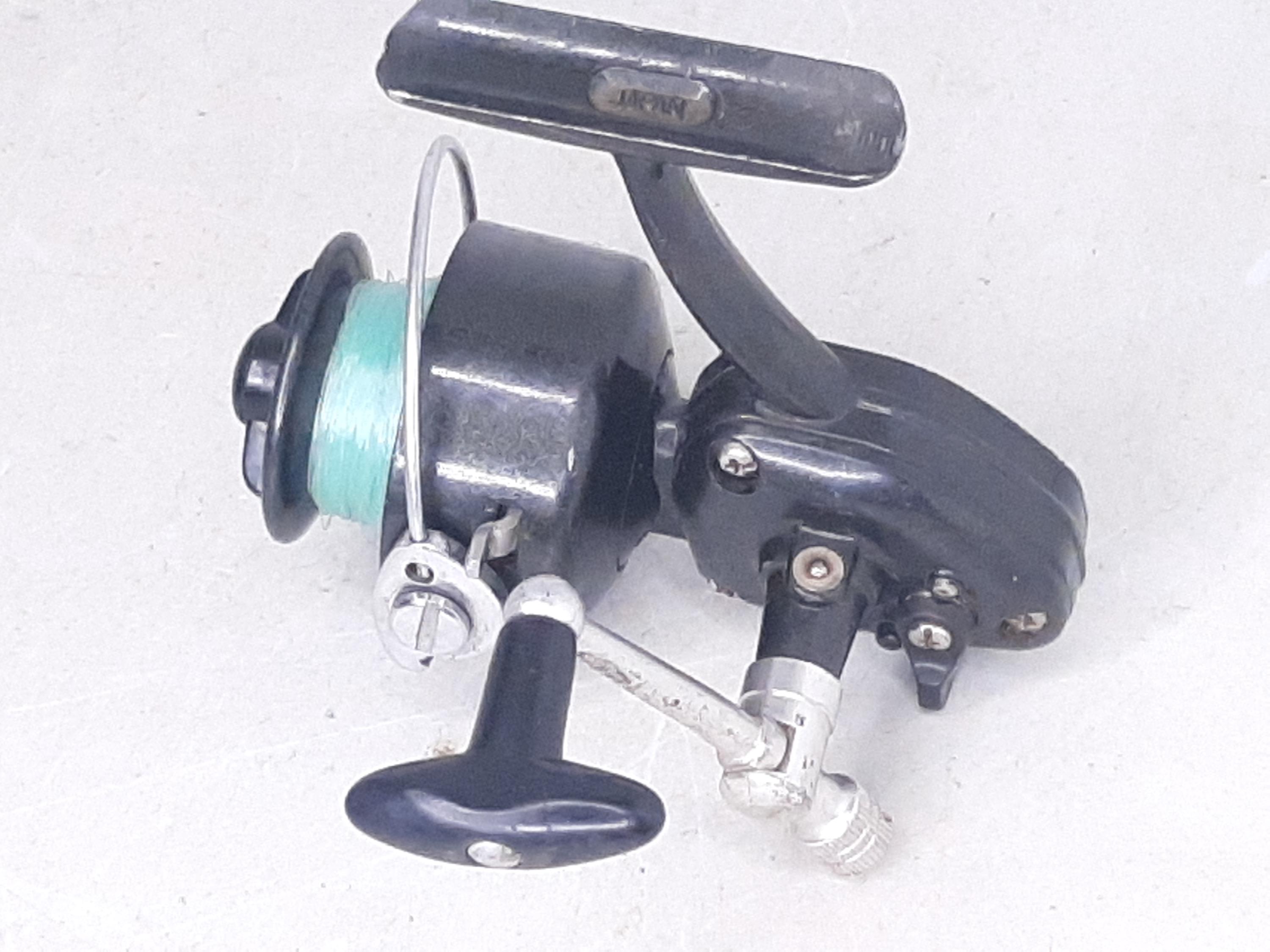 Vintage Shakespeare Ball Bearing 2200 Ultra Light Spinning Reel