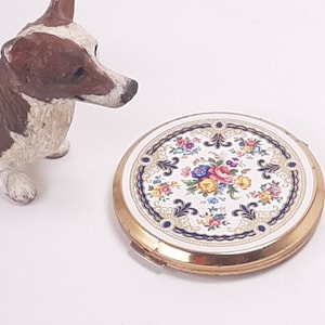 Vintage Stratton Powder Compact made in England, No Puff, Floral Motif Powder Compact with Mirror, Good Condition, Shallow Dents, Light Wear
