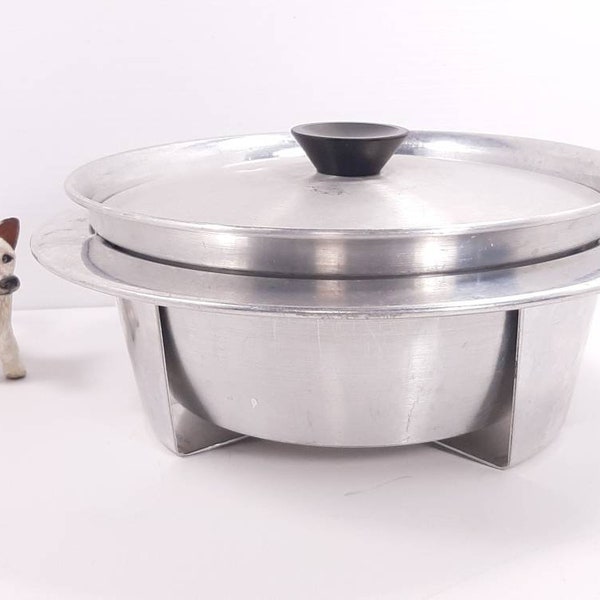 Vintage Mirro 2032 1/2 KM Aluminum Casserole Dish with Stand and Lid, Atomic Style Cookware, 2.5Qt Mirro Aluminum Casserole Dish, Mild Wear