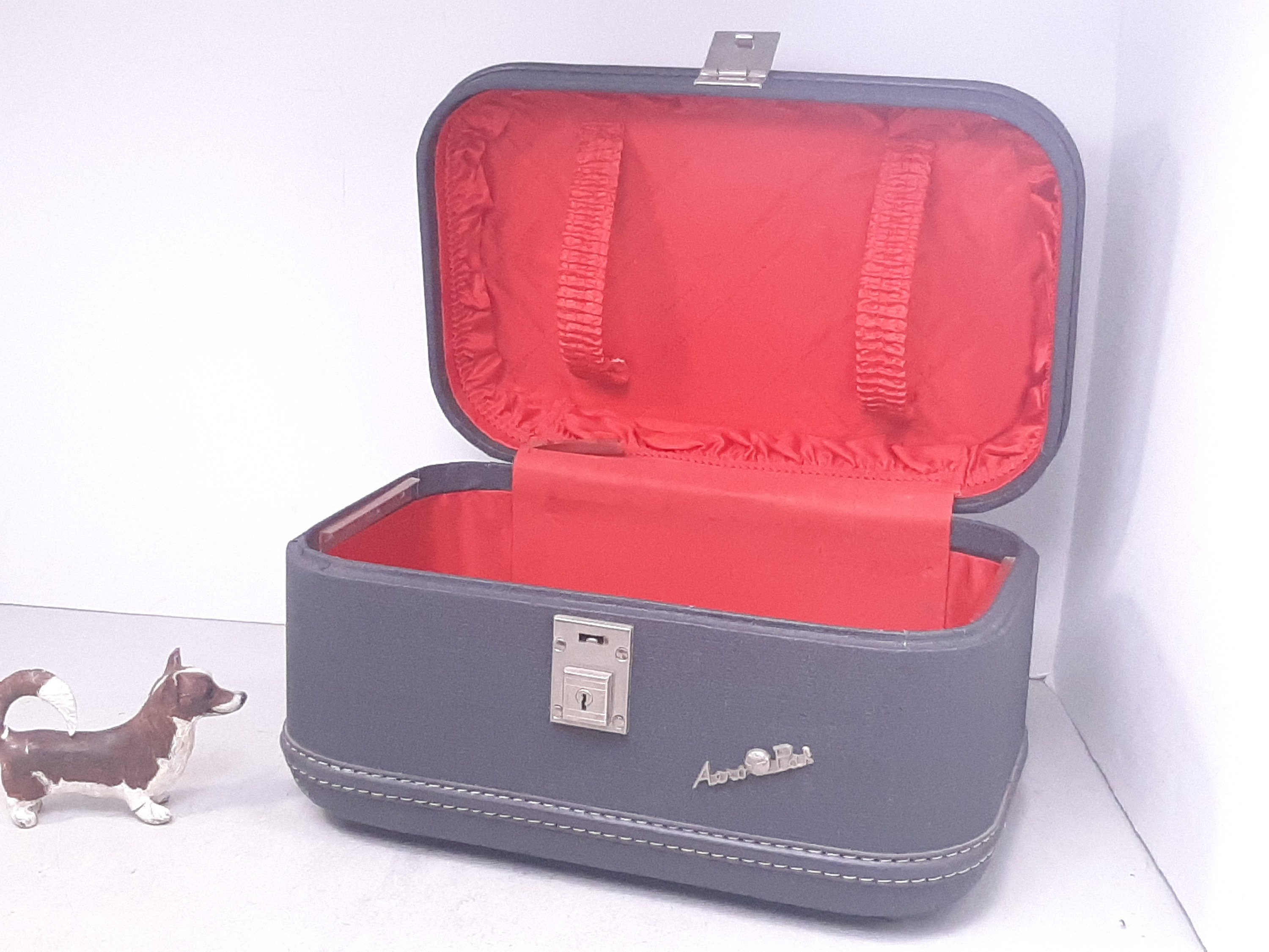 Vintage Aero-pak Train Case, Slate Blue With Red Interior, No Key
