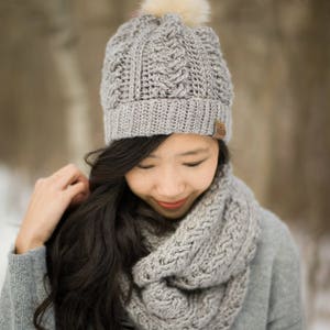 Padrões de crochê com capuz trançado e gorro desleixado