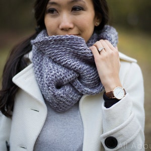 Cobblestone Cowl Crochet Pattern image 1