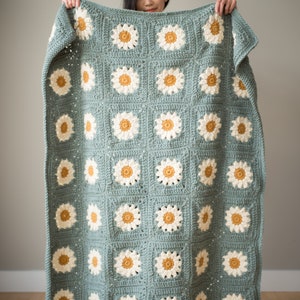 Cozy Days Daisy Blanket Crochet Pattern image 2