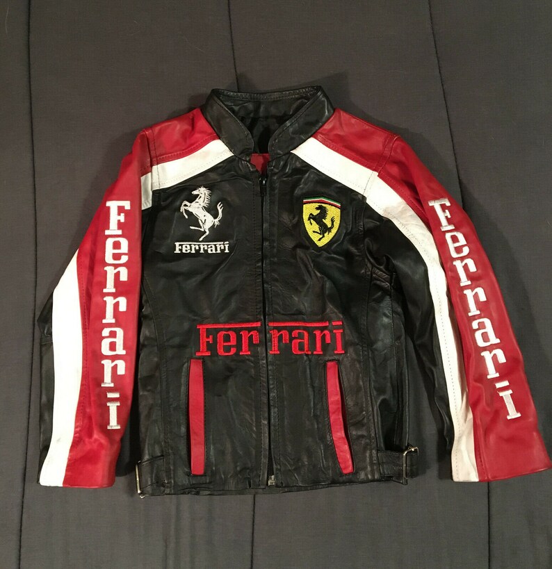 Cazadora biker de cuero acolchada para hombre con grafeno Ferrari Hombre |  Ferrari Store