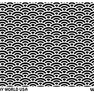 Peut inclure: Motif noir et blanc de demi-cercles qui se chevauchent, créant un motif ondulé. Le motif est répété sur toute l'image. Le texte "ART CLAY WORLD USA" apparaît en bas à gauche et "WAVES" en bas à droite.