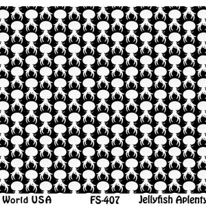 Peut inclure: Motif noir et blanc avec un motif répétitif de silhouettes de méduses blanches sur un fond noir. Le texte "Jellyfish Aplenty Inverse" est en bas de l'image.