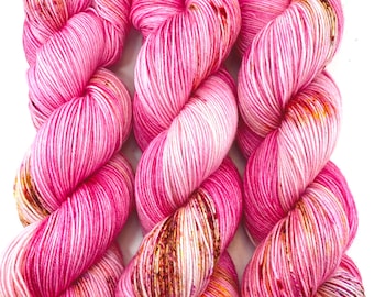 Hand Dyed Yarn "Oink Ponk" Pink Magenta Fuchsia Red Hot Pink Yellow Gold Bordeaux Speckled Merino Worsted Superwash 218yds 100g