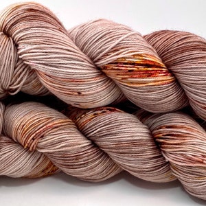 Hand Dyed Yarn Caramel Mochaccino Brown Beige Copper Red Pink Gold Speckled Merino DK Superwash 243 100g image 7